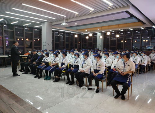 我校全體食堂員工圓滿完成餐飲安全培訓考核，通過率高達100%并開展慶祝歌舞活動